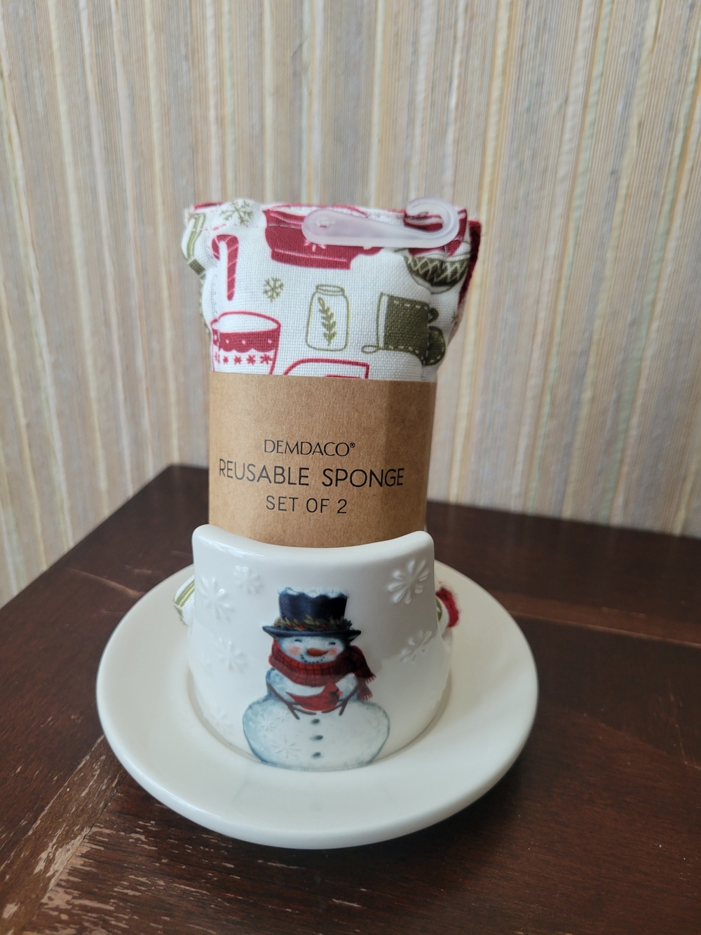Demdaco Stoneware Snowman Classic White and Red Soap And Sponge Holder. NWT